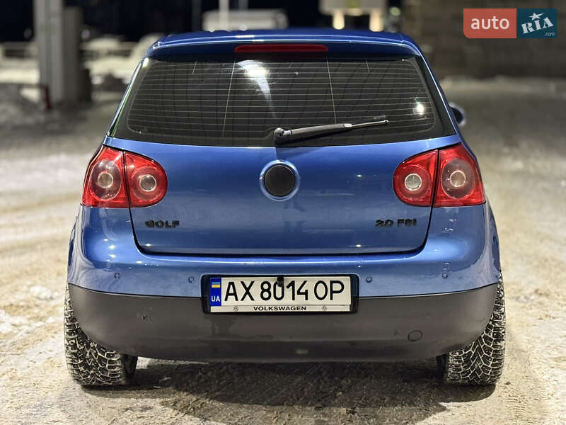 Хетчбек Volkswagen Golf 2005 в Сумах