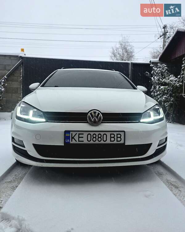Універсал Volkswagen Golf 2015 в Дніпрі