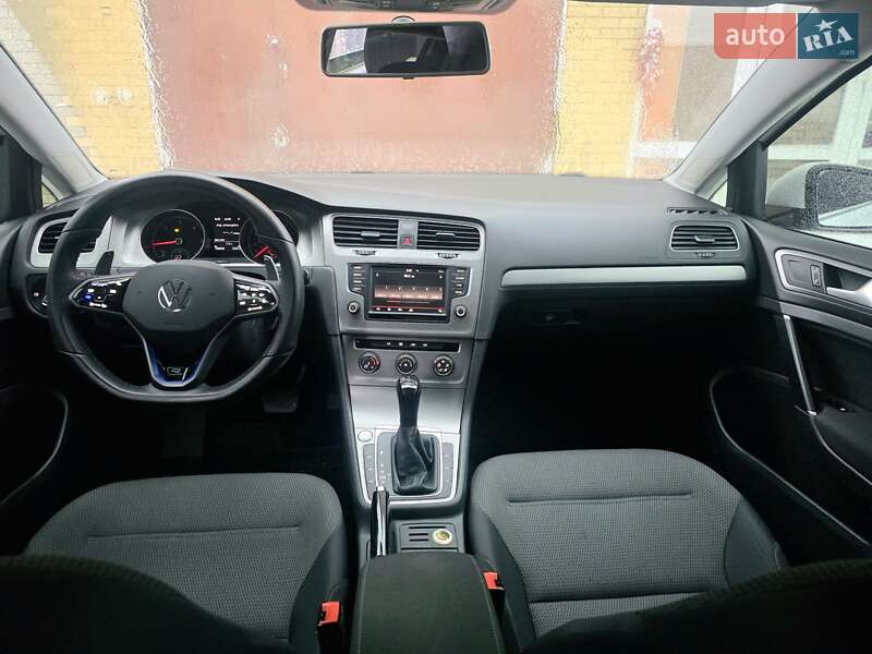 Універсал Volkswagen Golf 2015 в Дніпрі