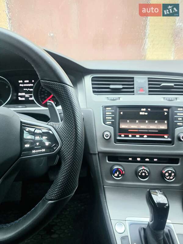 Універсал Volkswagen Golf 2015 в Дніпрі