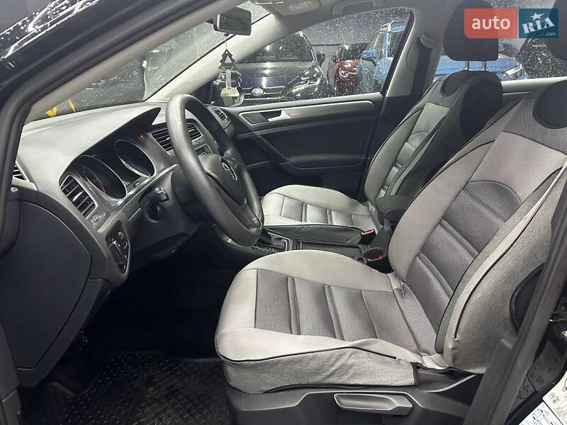 Универсал Volkswagen Golf 2016 в Черновцах