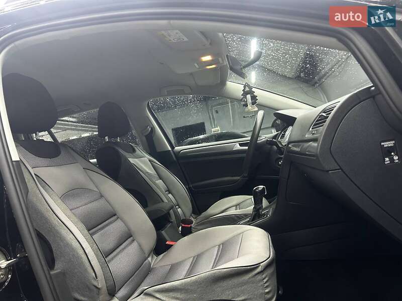 Универсал Volkswagen Golf 2016 в Черновцах