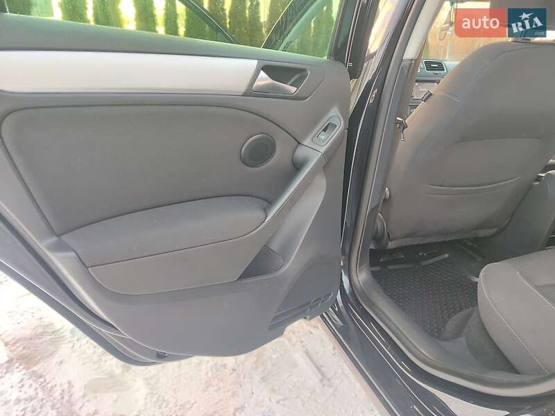 Хетчбек Volkswagen Golf 2010 в Івано-Франківську