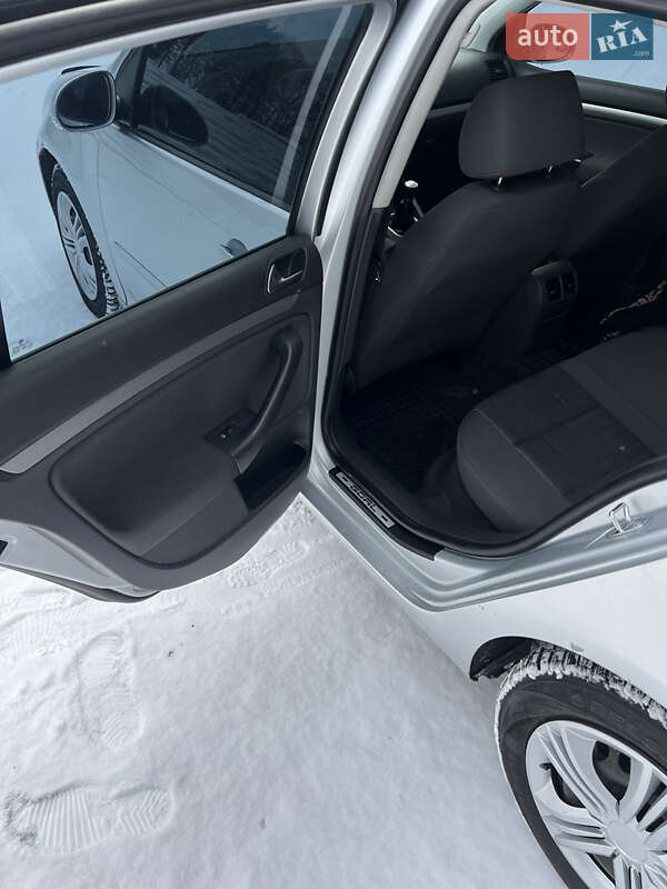 Хэтчбек Volkswagen Golf 2006 в Нежине