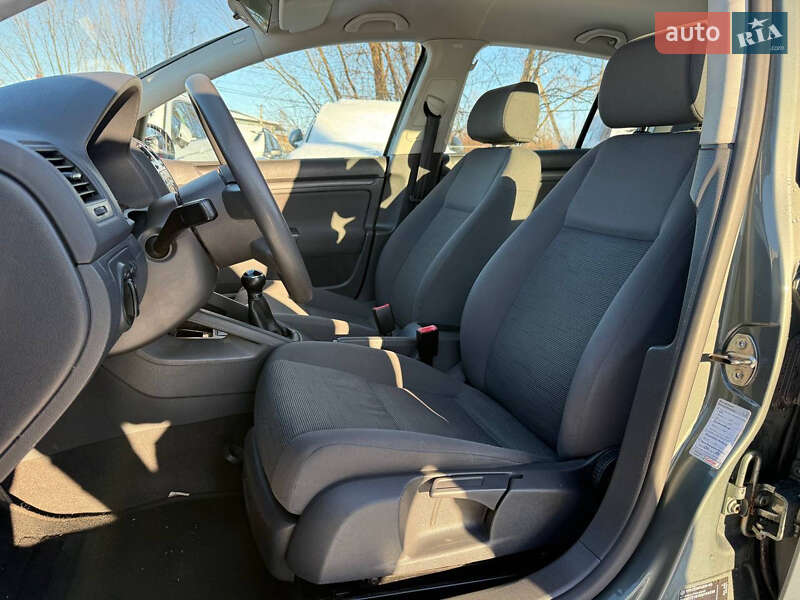 Хетчбек Volkswagen Golf 2005 в Коломиї