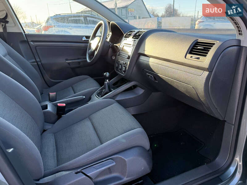 Хетчбек Volkswagen Golf 2005 в Коломиї