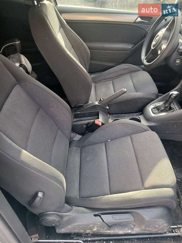 Хетчбек Volkswagen Golf 2012 в Ватутіному