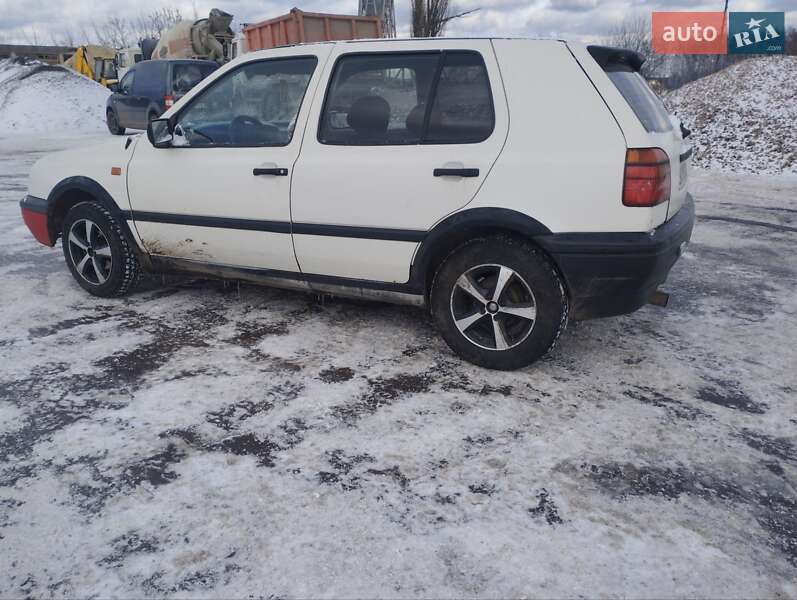 Хетчбек Volkswagen Golf 1992 в Березному