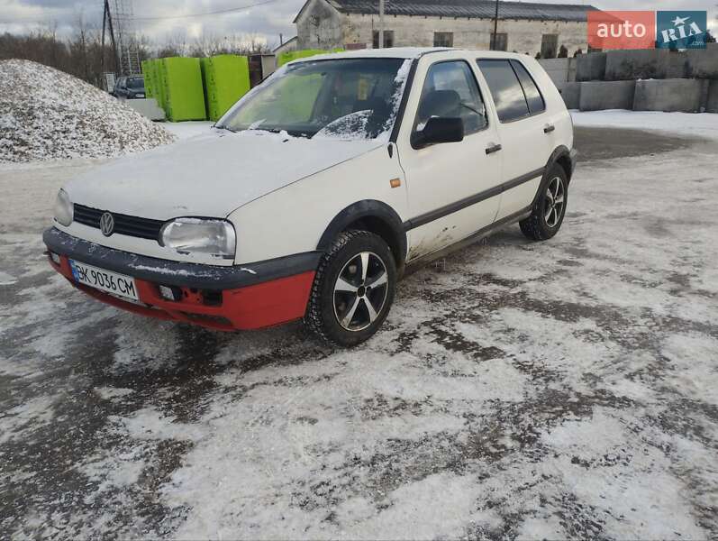 Хетчбек Volkswagen Golf 1992 в Березному