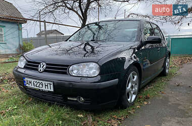 Хетчбек Volkswagen Golf 2001 в Житомирі