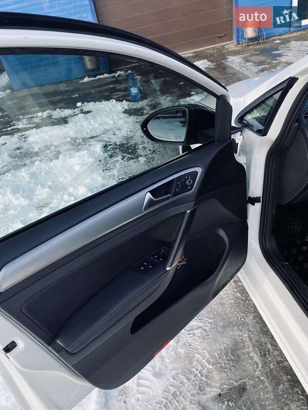 Хетчбек Volkswagen Golf 2014 в Одесі