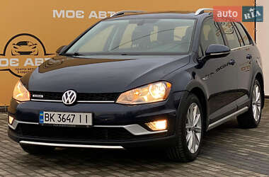 Универсал Volkswagen Golf 2017 в Ровно