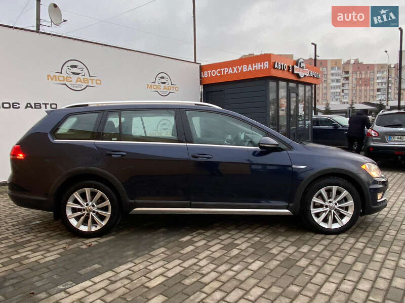 Універсал Volkswagen Golf 2017 в Рівному