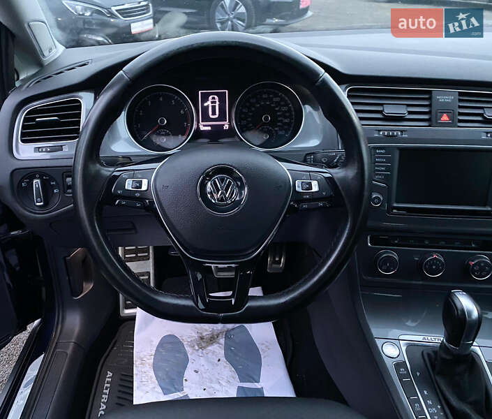 Універсал Volkswagen Golf 2017 в Рівному