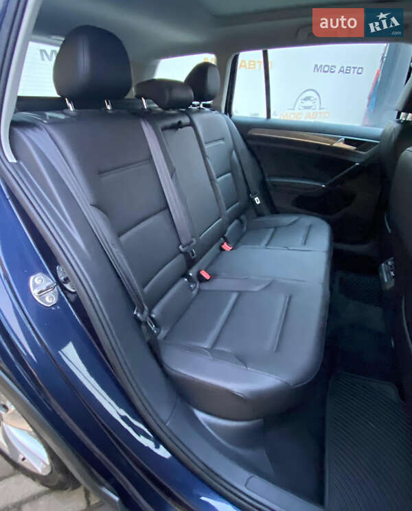 Універсал Volkswagen Golf 2017 в Рівному