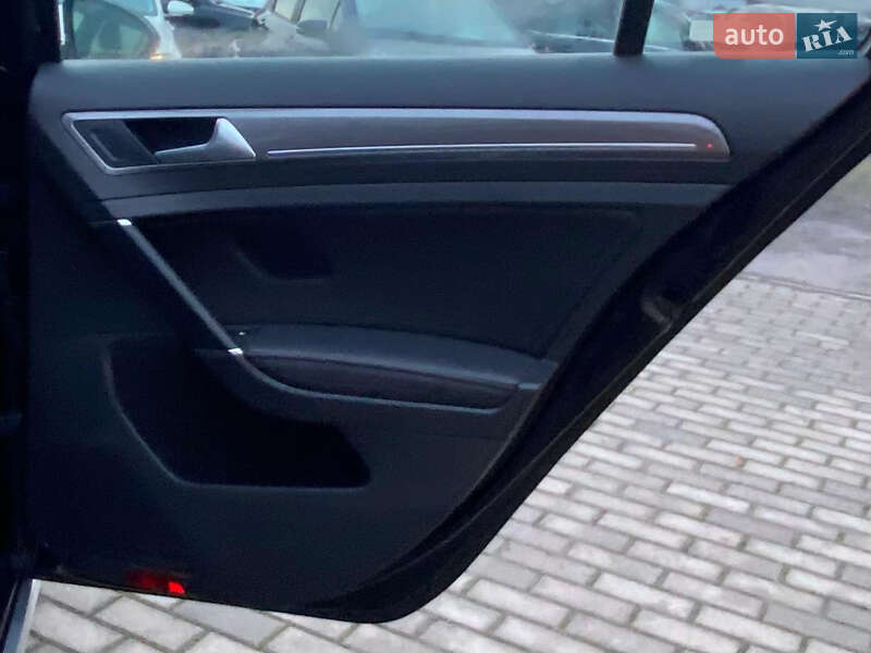Універсал Volkswagen Golf 2017 в Рівному