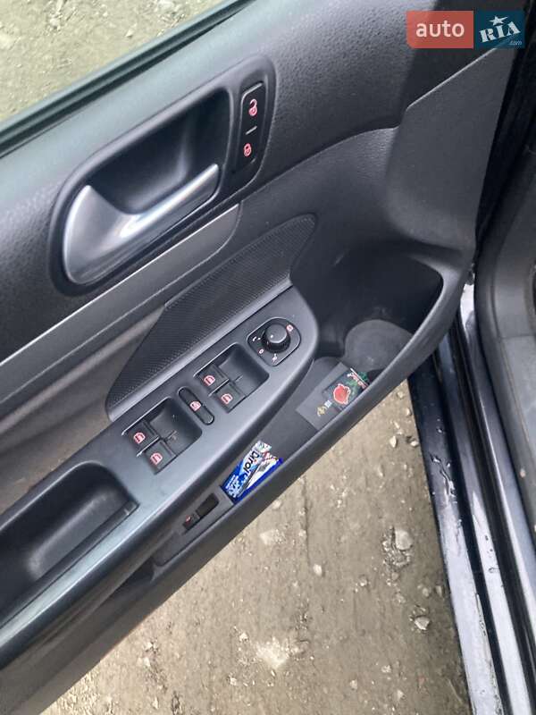 Хетчбек Volkswagen Golf 2006 в Тальному