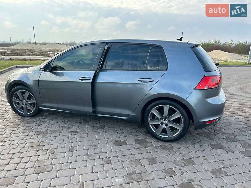 Хетчбек Volkswagen Golf 2016 в Городку