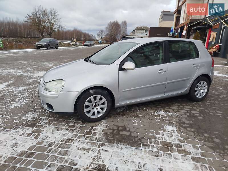 Хетчбек Volkswagen Golf 2005 в Ковелі