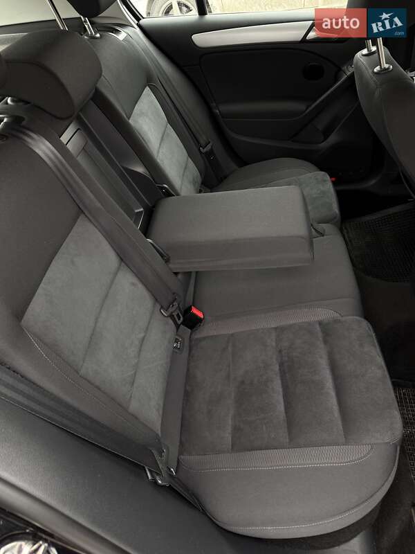 Хетчбек Volkswagen Golf 2010 в Ужгороді