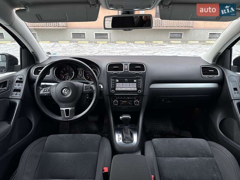 Хетчбек Volkswagen Golf 2010 в Ужгороді