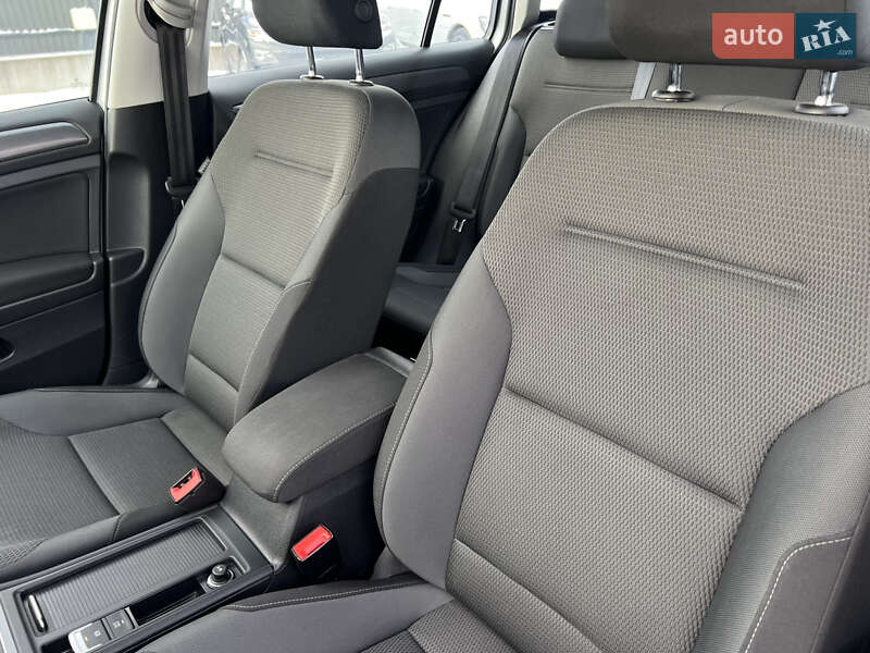 Универсал Volkswagen Golf 2019 в Луцке