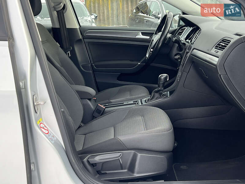 Универсал Volkswagen Golf 2019 в Луцке