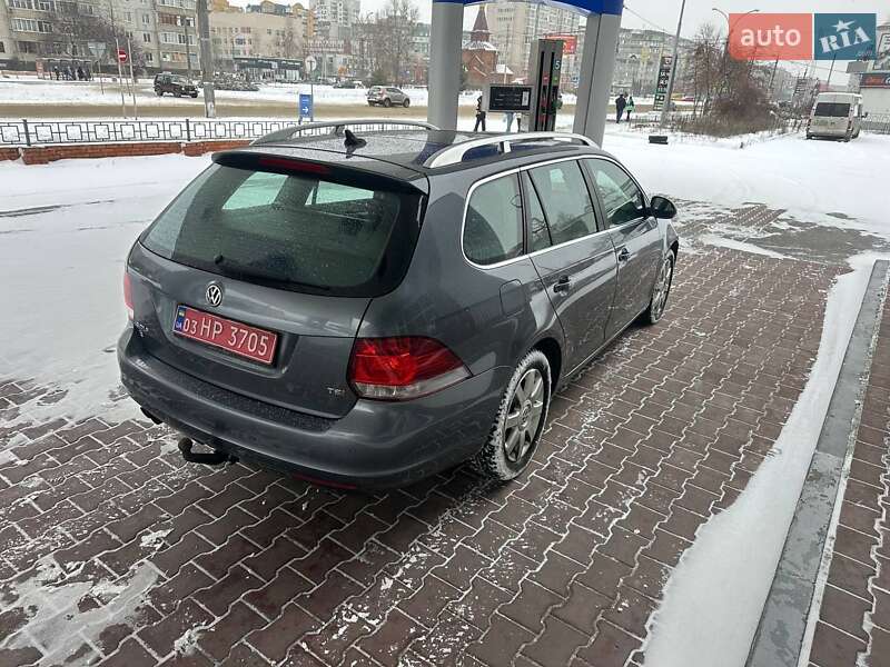 Універсал Volkswagen Golf 2010 в Сумах