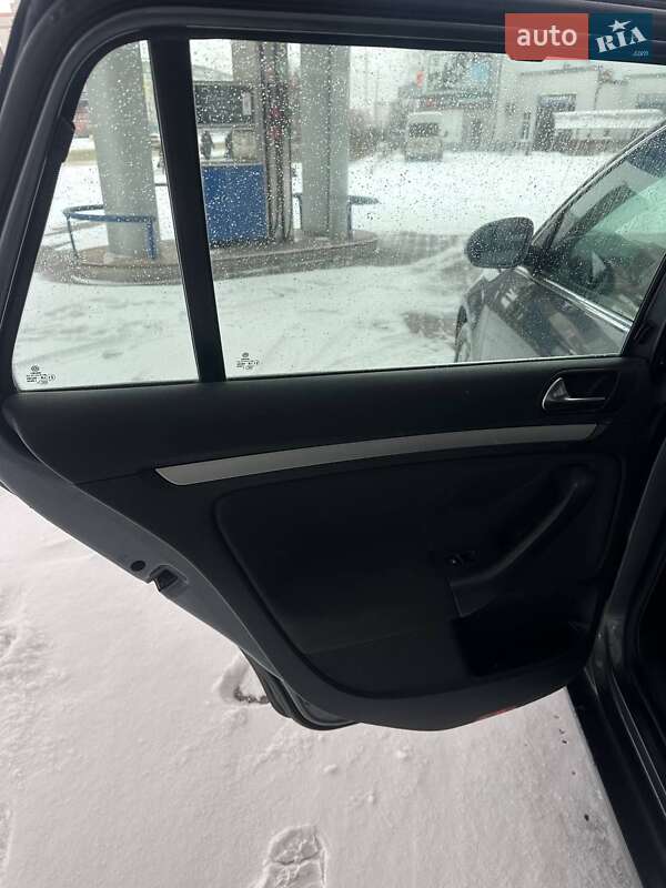 Універсал Volkswagen Golf 2010 в Сумах