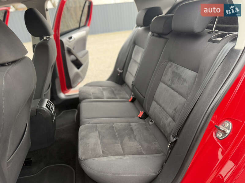 Хэтчбек Volkswagen Golf 2010 в Берегово