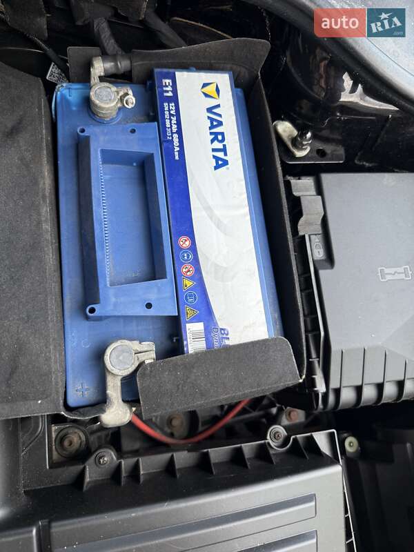 Хетчбек Volkswagen Golf 2010 в Ужгороді