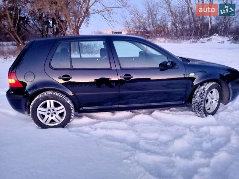Хетчбек Volkswagen Golf 2003 в Тернополі