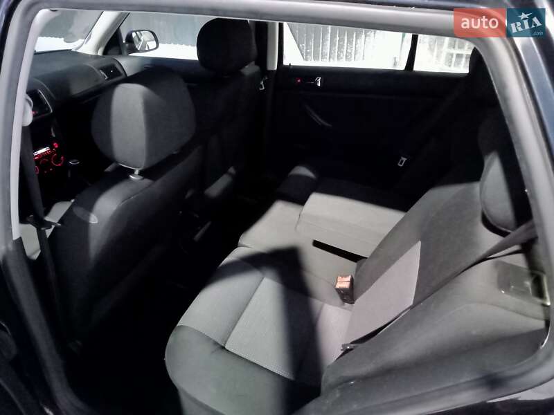 Хетчбек Volkswagen Golf 2003 в Тернополі