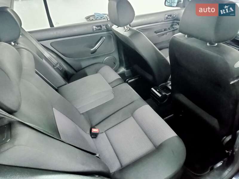 Хетчбек Volkswagen Golf 2003 в Тернополі