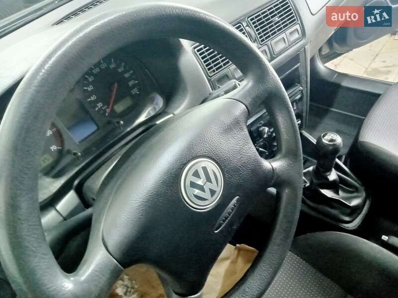 Хетчбек Volkswagen Golf 2003 в Тернополі