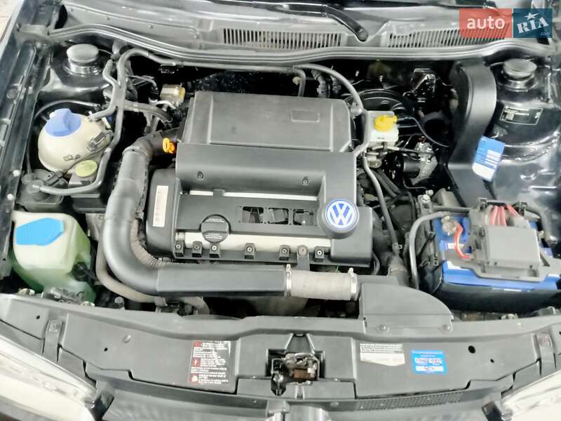 Хетчбек Volkswagen Golf 2003 в Тернополі