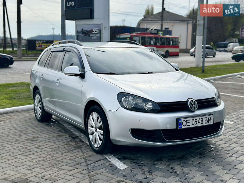 Універсал Volkswagen Golf 2010 в Чернівцях