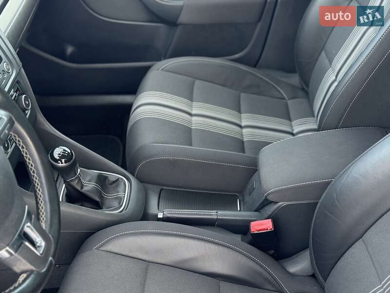 Универсал Volkswagen Golf 2012 в Сарнах