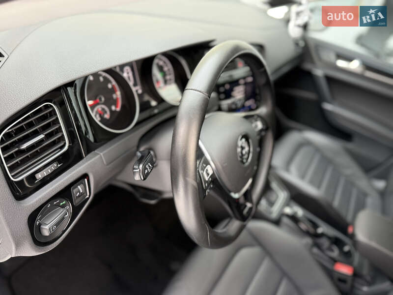 Хетчбек Volkswagen Golf 2018 в Києві