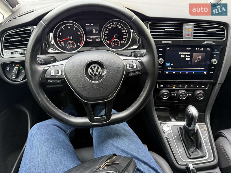 Хетчбек Volkswagen Golf 2018 в Києві