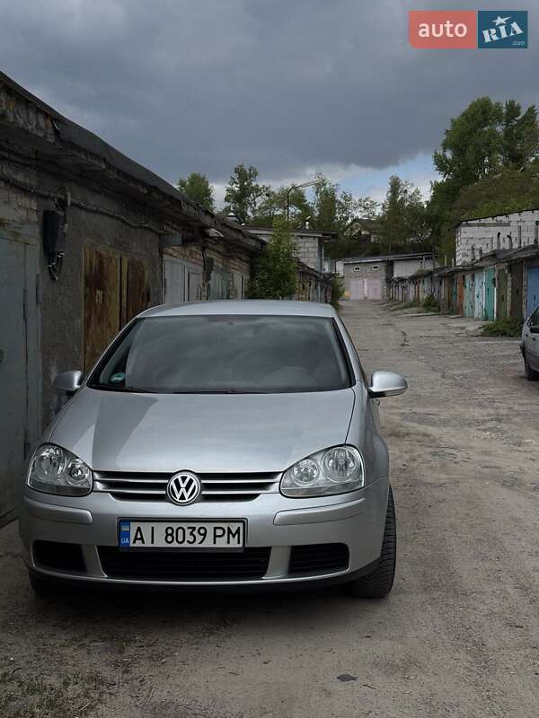 Хэтчбек Volkswagen Golf 2005 в Вышгороде