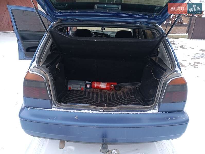 Хетчбек Volkswagen Golf 1996 в Горохові