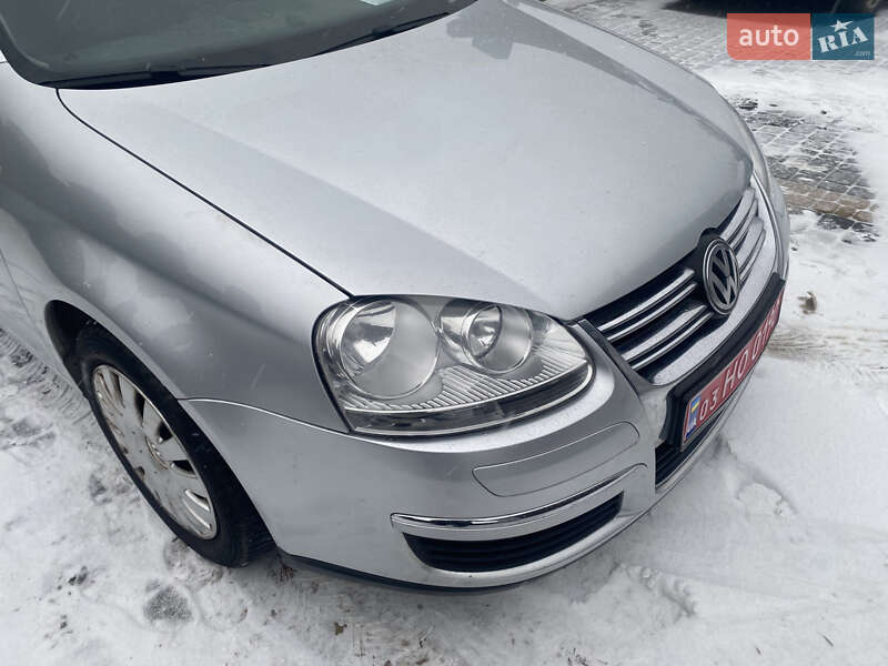 Універсал Volkswagen Golf 2009 в Любомлі