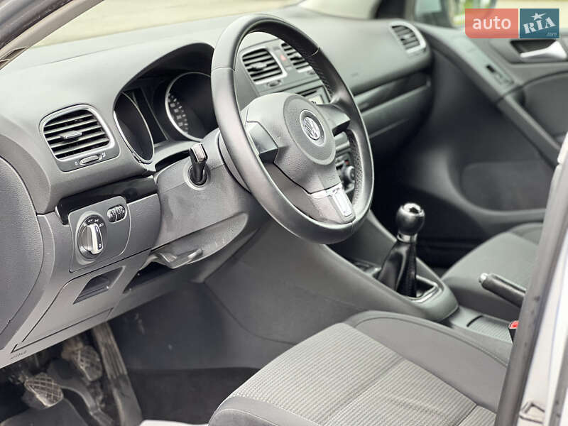 Хэтчбек Volkswagen Golf 2009 в Староконстантинове