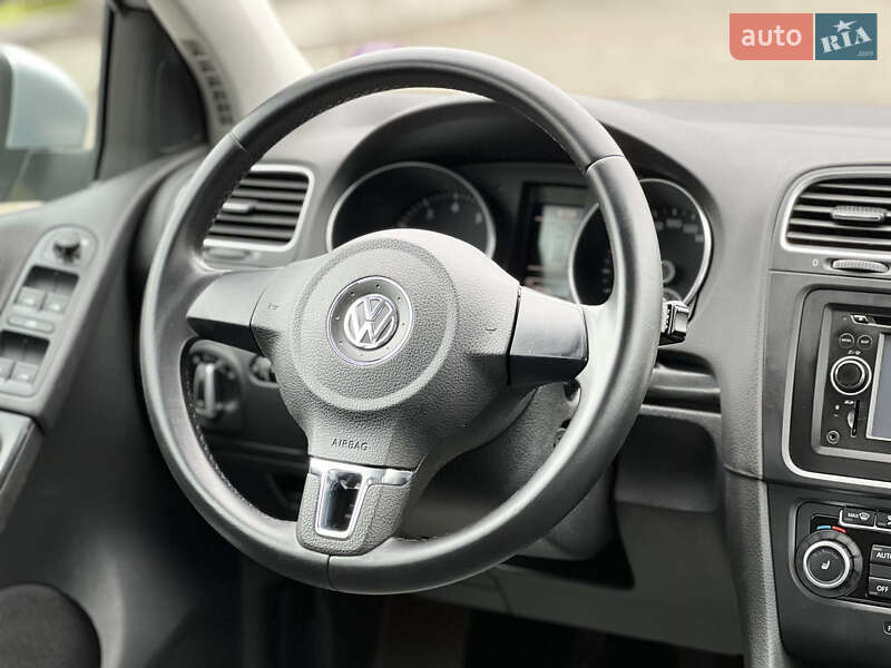 Хэтчбек Volkswagen Golf 2009 в Староконстантинове