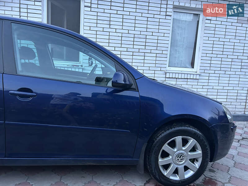 Хетчбек Volkswagen Golf 2004 в Гайсину