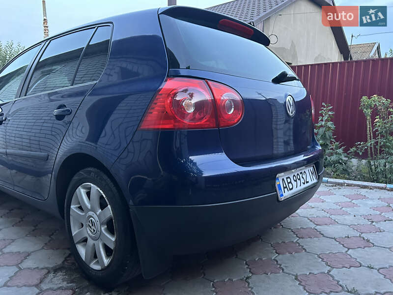 Хетчбек Volkswagen Golf 2004 в Гайсину