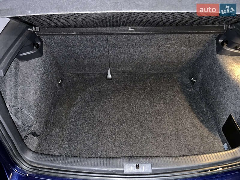 Хетчбек Volkswagen Golf 2004 в Гайсину