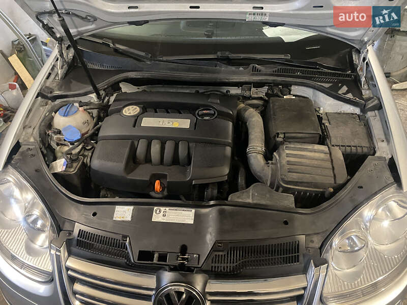 Універсал Volkswagen Golf 2009 в Любомлі