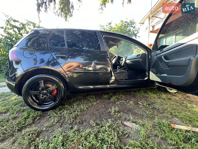 Хэтчбек Volkswagen Golf 2004 в Полтаве